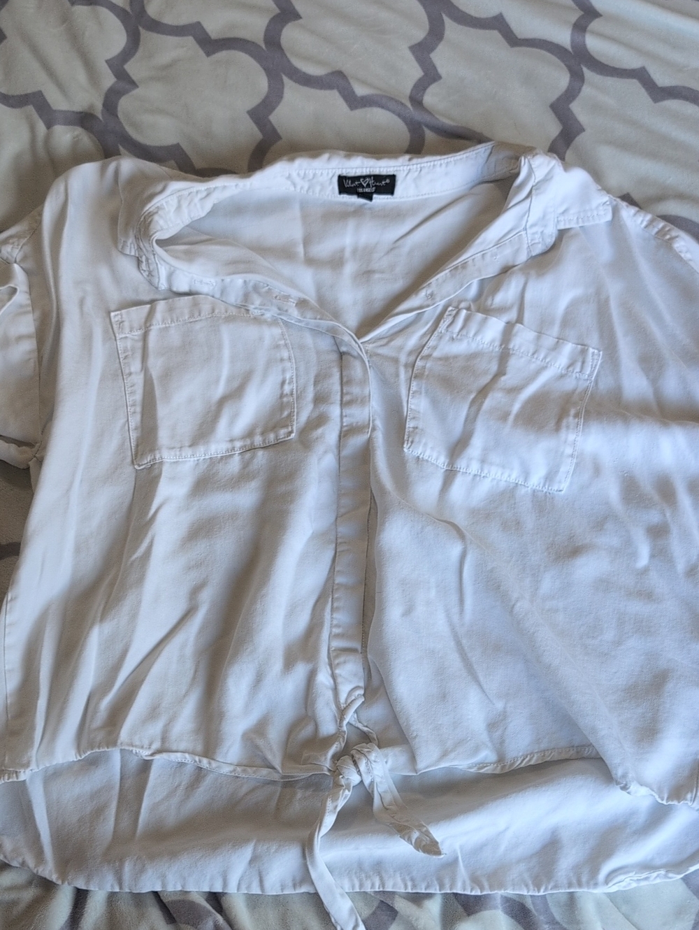 Velvet Heart White Button-Front Shirt with Tie Hem